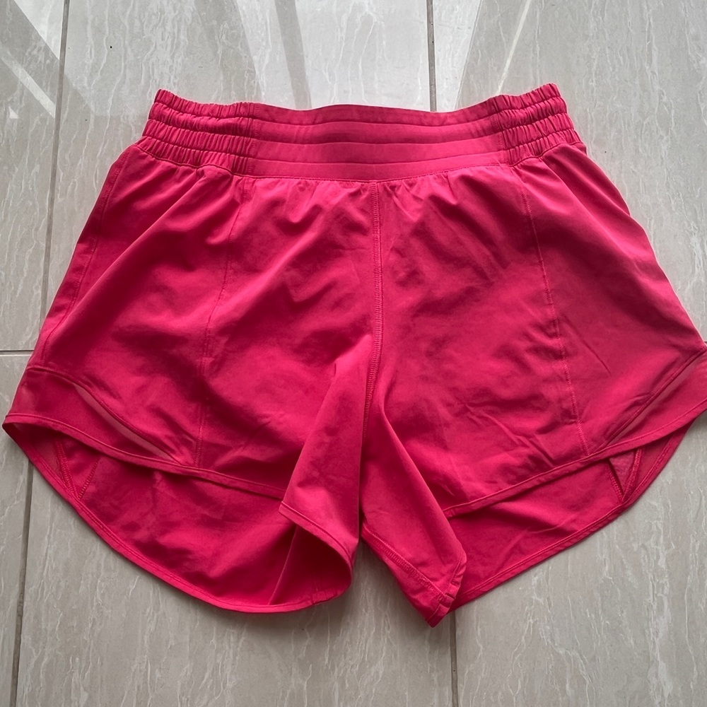 Lululemon Hotty Hot High Rise Short 4” Lip Gloss size 6
